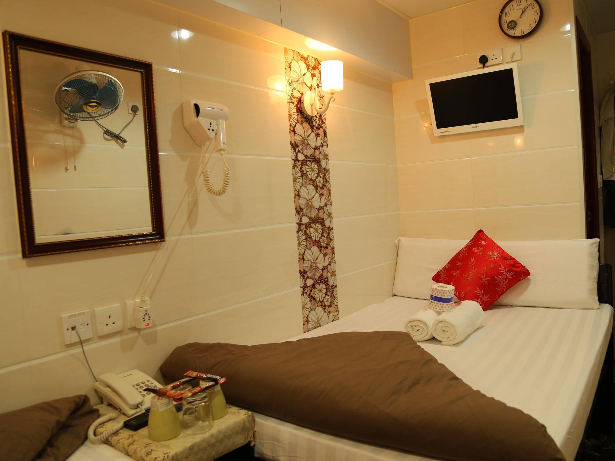 New Tokyo Hostel Хонконг Екстериор снимка