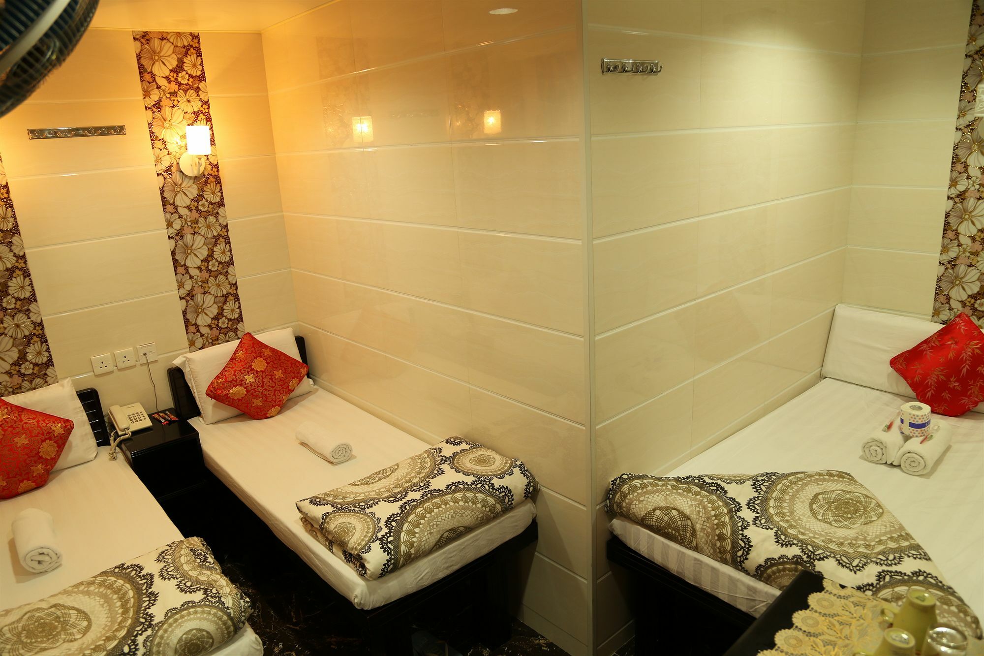 New Tokyo Hostel Хонконг Екстериор снимка