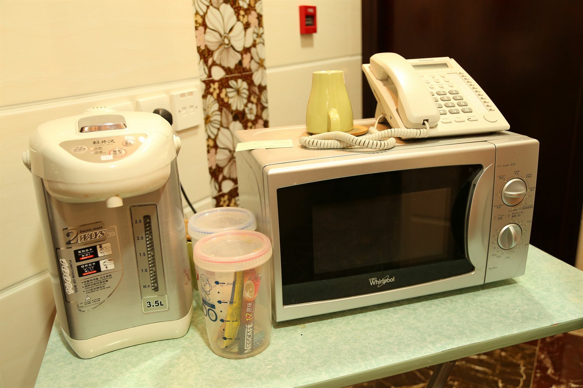 New Tokyo Hostel Хонконг Екстериор снимка